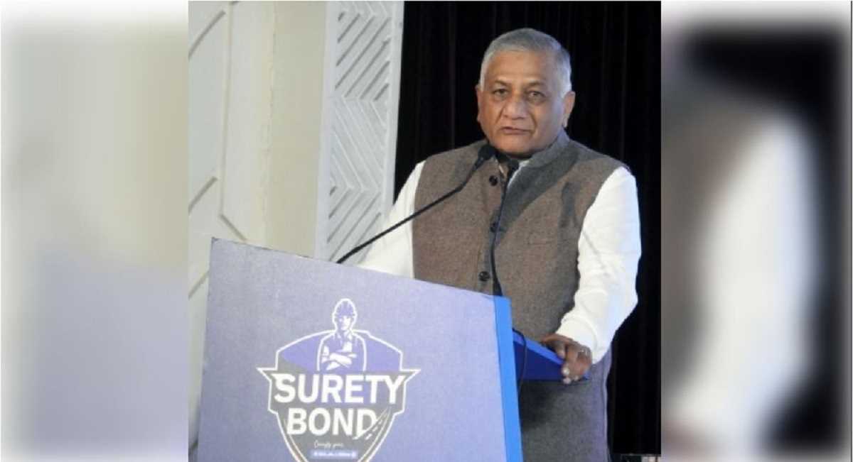 पूर्व केंद्रीय मंत्री वीके सिंह ने दर्ज कराई एफआईआर, पत्रकार पर लगाया छवि खराब करने का आरोप